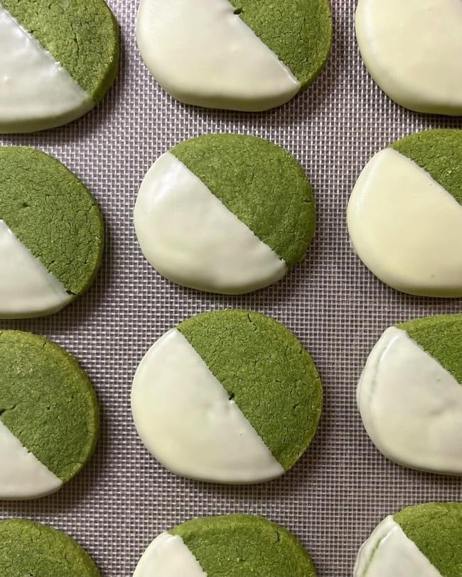 Petits Gâteaux Duo Matcha Mirai - L’Harmonie en Blanc et Vert - THÉ.ŌLOGY