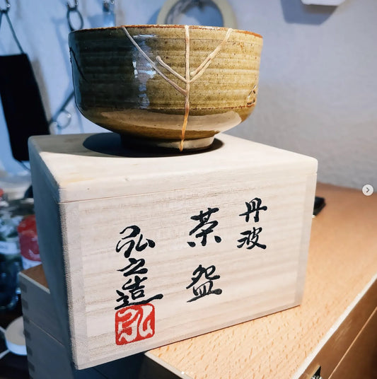 Le Kintsugi : transformer la rupture en beauté avec l'or