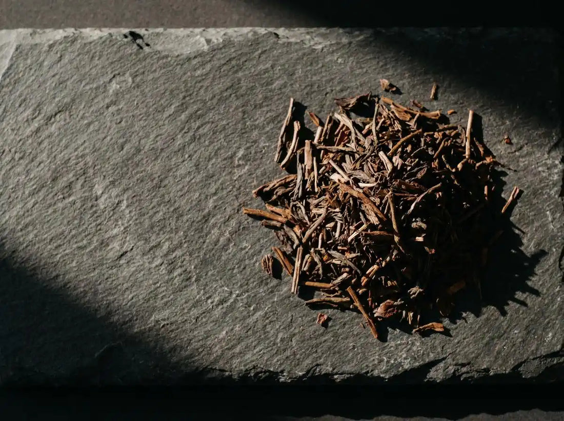Le Hojicha : la douceur réconfortante d'un thé vert torréfié