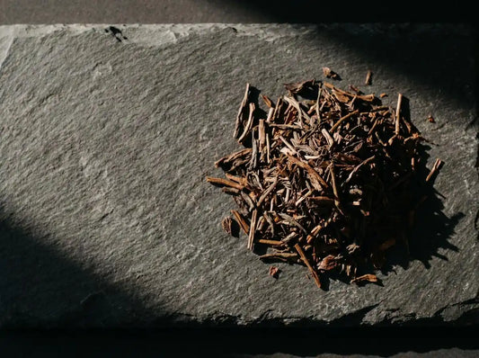 Le Hojicha : la douceur réconfortante d'un thé vert torréfié