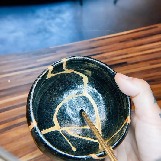 L'or dans le kintsugi : ce qu'il signifie au Japon