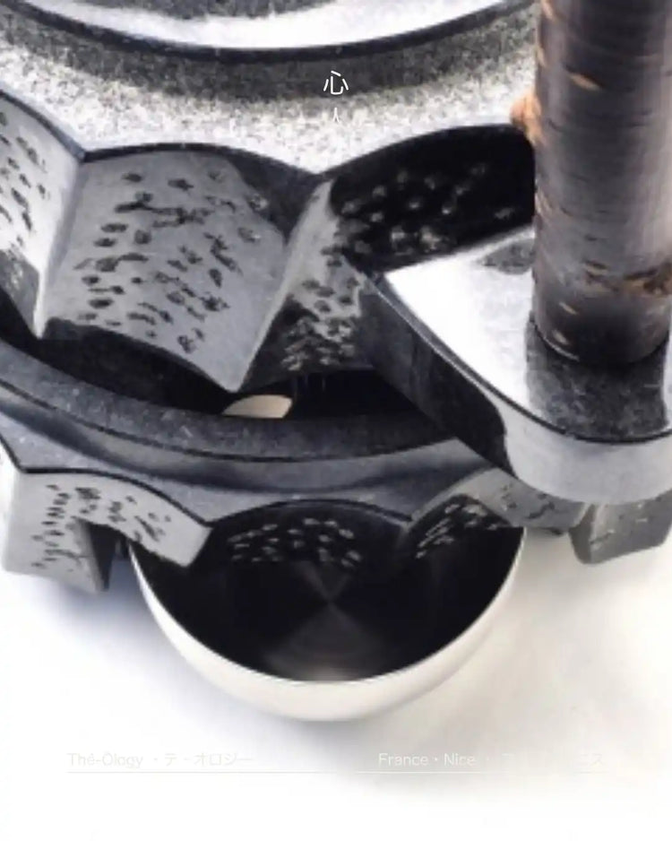 Thés d'Atelier — moulus à la meule de granit noir, THÉ-OLOGY