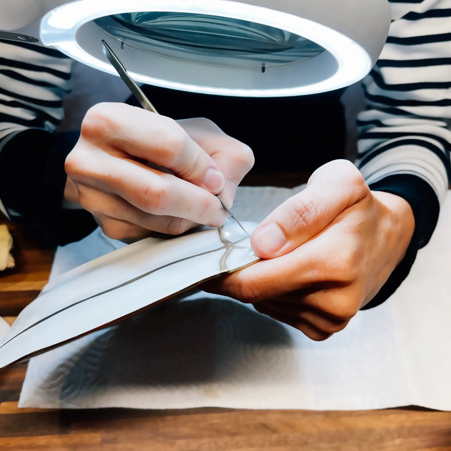 Le Kintsugi Urushi demande des temps de séchage. La patience fait partie du rituel.
