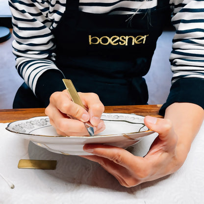 Nettoyage, ponçage, création de la laque rouille pour étanchéité et comblement.