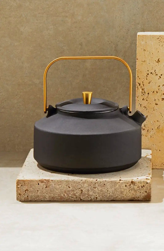 Théière Ning – Fonte Émaillée Noir et Or – 0,8L