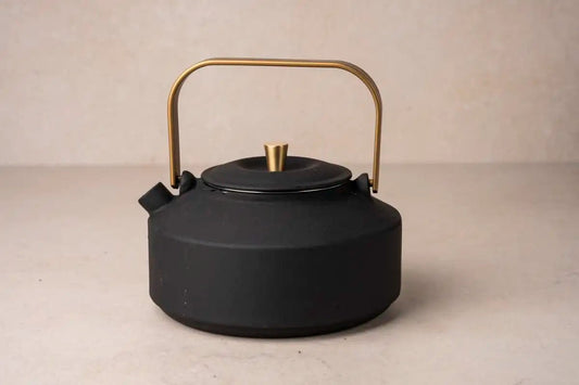 Théière Ning – Fonte Émaillée Noir et Or – 0,8L - THÉ - OLOGY